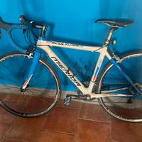 Bici da corsa Merida scultura