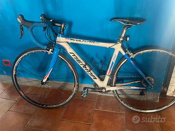Bici da corsa Merida scultura