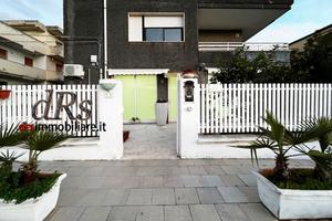 Marconia. Locale commerciale - artigianale - studi