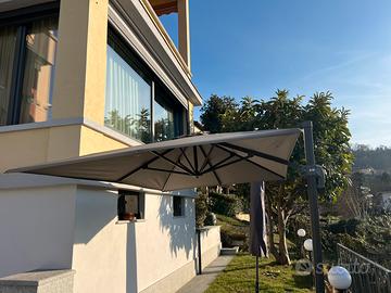 ombrellone orientabile con braccio