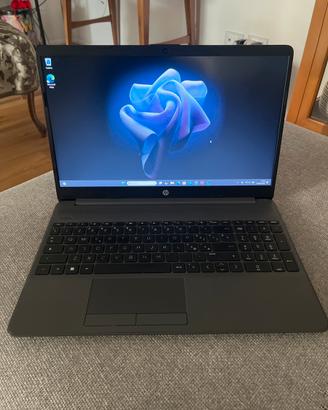 HP 250 G9 i7 12ª Gen 16GB RAM 512GB SSD