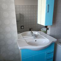 Arredo bagno completo con vasca e sanitari