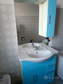 Arredo bagno completo con vasca e sanitari