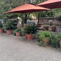 OMBRELLONI IN TELA 3X3 CON PIANTANA IN CEMENTO