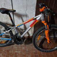 Bici cube acid 240 usata