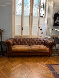 Divano Chesterfield usato