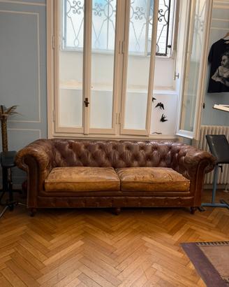 Divano Chesterfield usato