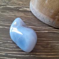 Agata dal pizzo blu. Varietá di quarzo calcedonio.