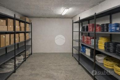 MAGAZZINO A STEZZANO