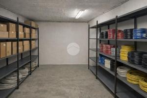 MAGAZZINO A STEZZANO