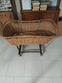Culla per bambini in vimini e legno anni '60