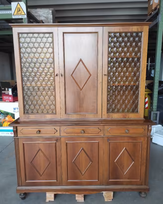 mobile credenza con ante in vetro