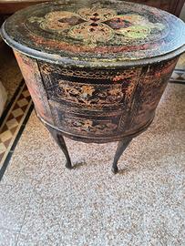 comodino antico