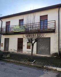 Immobile indipendente con giardino in centro