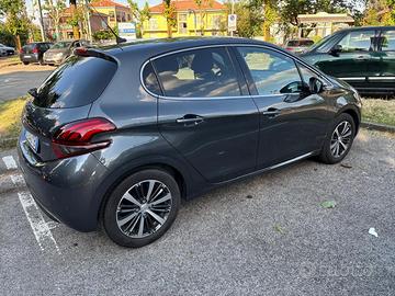 Peugeot 208 1.2 PureTech 82 CV 2016 -39.460 Km