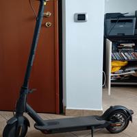 Monopattino elettrico.