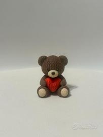 Orsetto con cuore  effetto lavorato a  Maglia