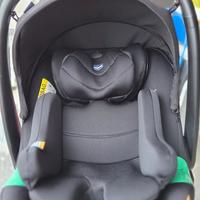 Ovetto marca Chicco e Base isofix