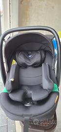Ovetto marca Chicco e Base isofix