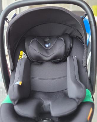 Ovetto marca Chicco e Base isofix
