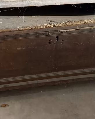 Antica  Cassapanca depoca in noce ma da restaurare