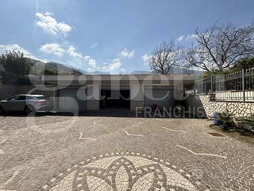 Negozio Sant'Egidio del Monte Albino