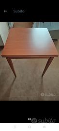 Si dona  tavolo a libro  