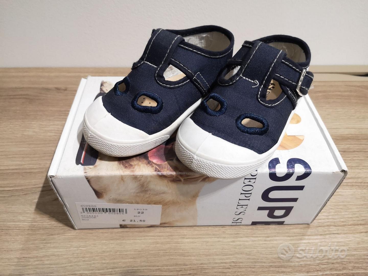 Superga bambino outlet con buchi