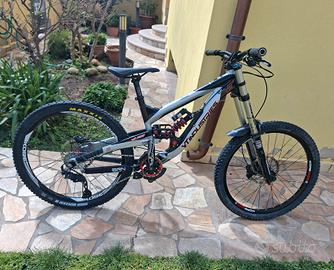  YT industries downhill .