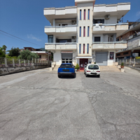 Locale commerciale 100mtq con agibilità e parchegg