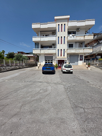 Locale commerciale 100mtq con agibilità e parchegg