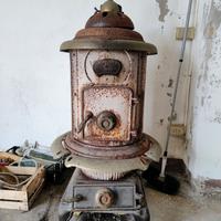 Stufa d'epoca a legna 