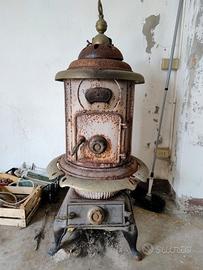 Stufa d'epoca a legna 