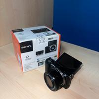 Sony alpha 5000 con obbiettivo 16-50 mm