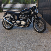 Triumph thruxton 900