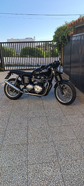 Triumph thruxton 900