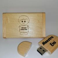 chiavetta usb in legno con custodia 