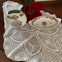 Vaso e piattino in Limoges vintage in porcellana
