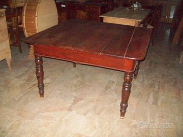Tavolo quadrato metà 800