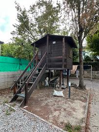 Casetta sospesa sull’albero da giardino usata