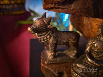 Statua Nandi toro di Shiva 