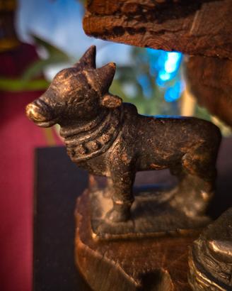 Statua Nandi toro di Shiva 