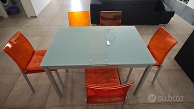 Tavolo allungabile 120 / 220 x 80 cm + sedie