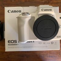 Canon EOS M50 mark II con possibilità obiettivo