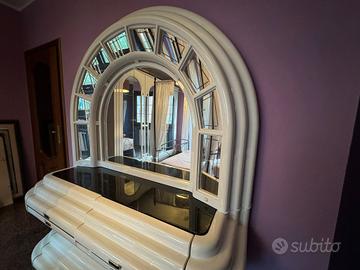 Cassettiera Space Age con specchio luminoso 