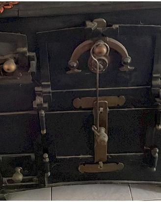 Antica stufa in ghisa lavorata primi del 900 Usata