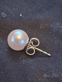 orecchino doro con perla Mikimoto