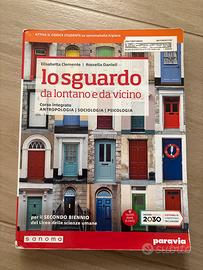 Libro lo sguardo da lontano e da vicino