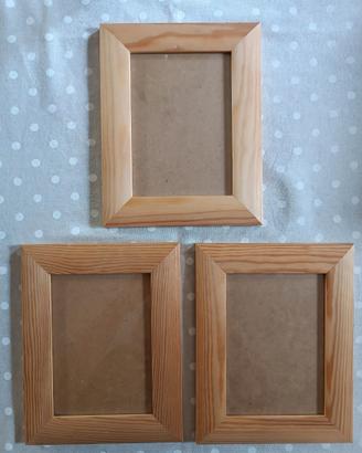 Tre cornici in legno 23,5 x 19 cm