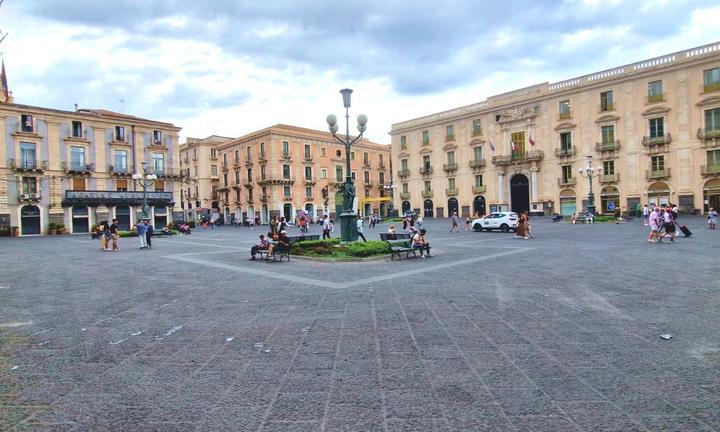 PIAZZA UNIVERSITA' mq.145